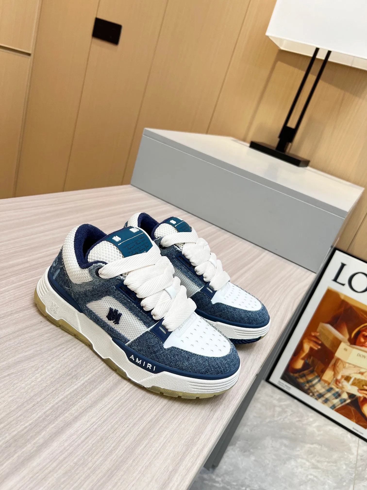 p620💰Men's shoes Amiri Emile's 2023 spring and summer new MA-1 bread shoes, couple models, casual sports shoes, sneakers Amiri gave up the rock punk style in the new season and used a large number of unsaturated colors, Morandi tones, whether you see or wear them, it will make people very happy. The large tongue of the bread shoes continues, shortens the length of the shoe body, thickens the midsole, and the toe part is more rounded. Amiri's brand letters and MA logo appear on the side of the shoe. Fabric: Original customized imported first-layer cowhide + mesh. Lining: Original customized breathable towel lining. Outsole. Foam combination material. Bottom thickness: 4CM. Size: Men's 39-45